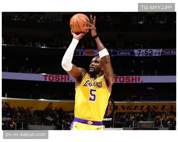 艾顿揽18篮板赛季新高，湖人内线定海神针锁胜局