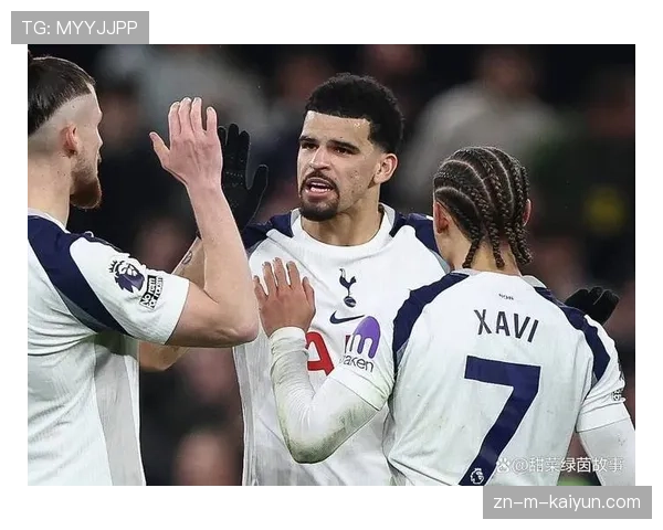 索兰克蝎子摆尾破门，热刺主场两球落后顽强逼平曼城