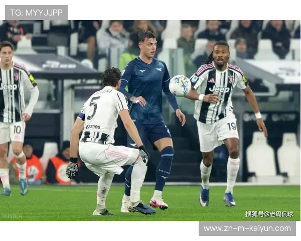 终场哨响时刻：尤文图斯球员庆祝补时绝平，拉齐奥将士掩面失落